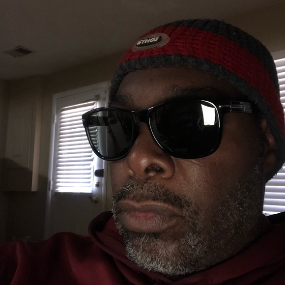 Meet your Posher, Tyrone - Picture 2 of 3